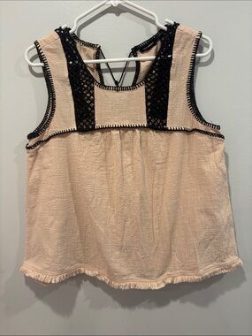 Blu Pepper Cream Tank with Black Crochet Accents ptp 21 length 23.5
